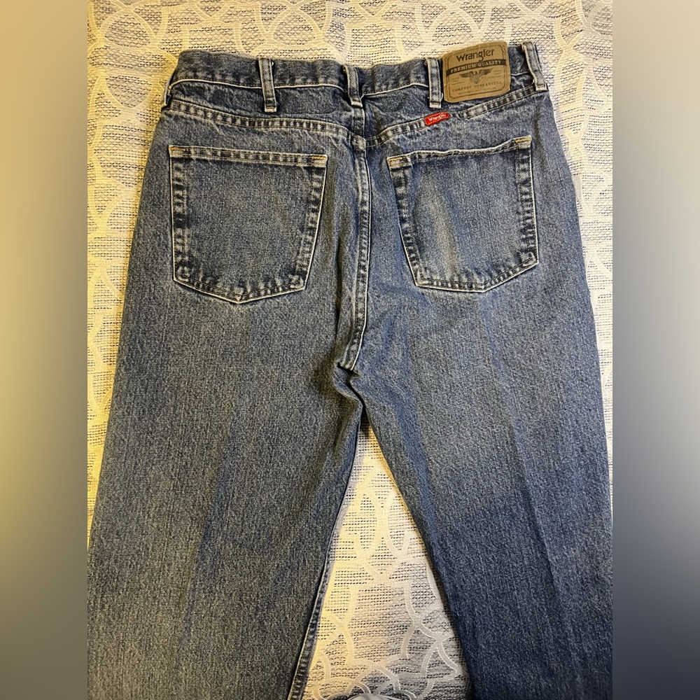 Wrangler 35/32 Men's Blue Jeans